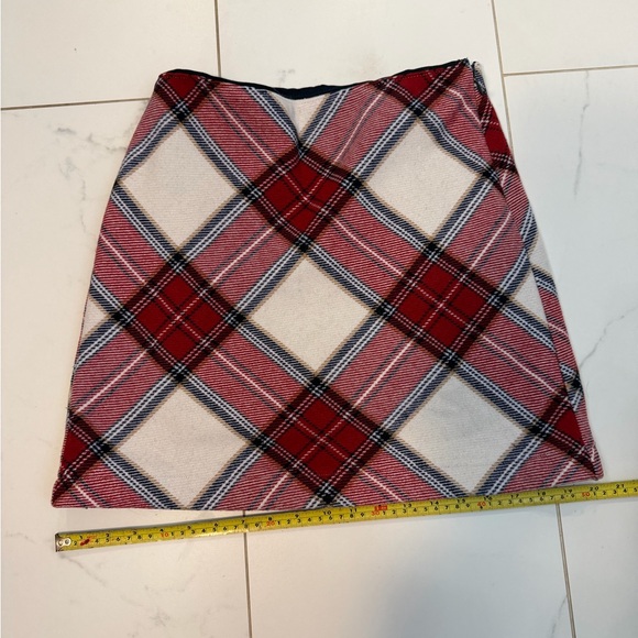 Abercrombie & Fitch Red and Cream Plaid Mini Skirt - Sz M - Picture 7 of 8